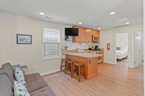 Pristine Home 2 Bedrooms 1 Bath Deck and Grill